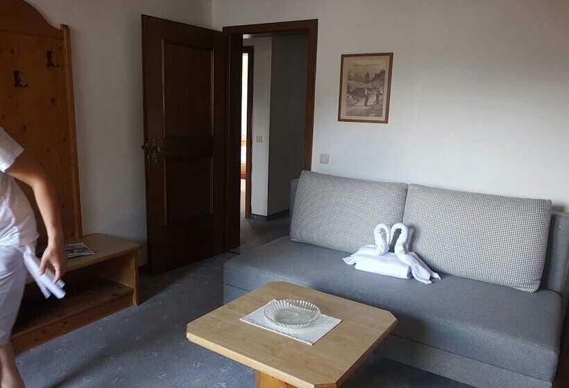 غرفة عائلية, Alpenstolz