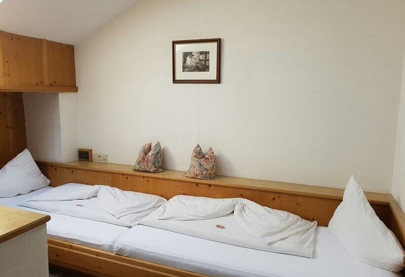 غرفة عائلية, Alpenstolz