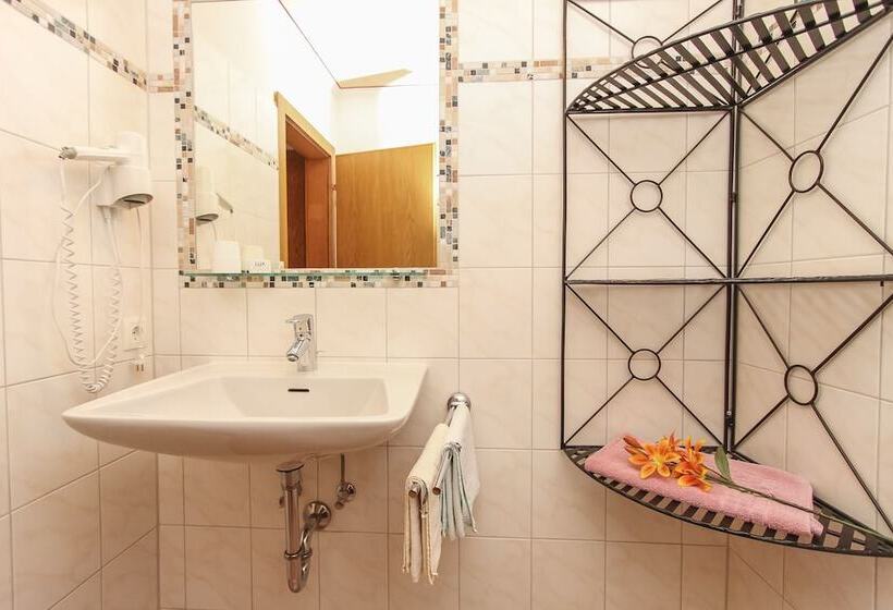 ジュニアスイート, Der Bräuschmied