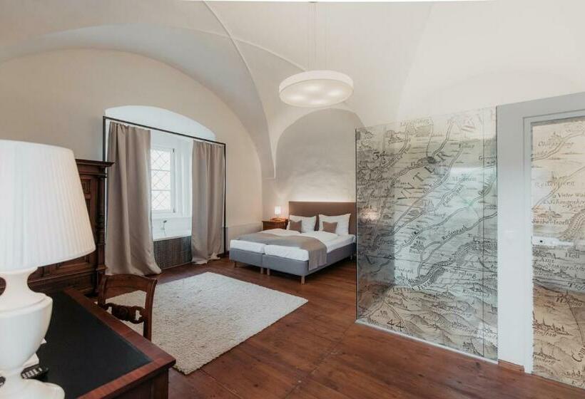 Люкс, Freigut Thallern