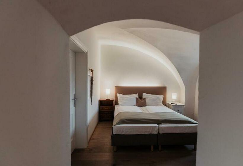 Номер Стандарт, Freigut Thallern