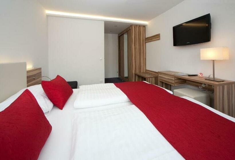 Номер Стандарт, Happy Lake By Thomas Strugger