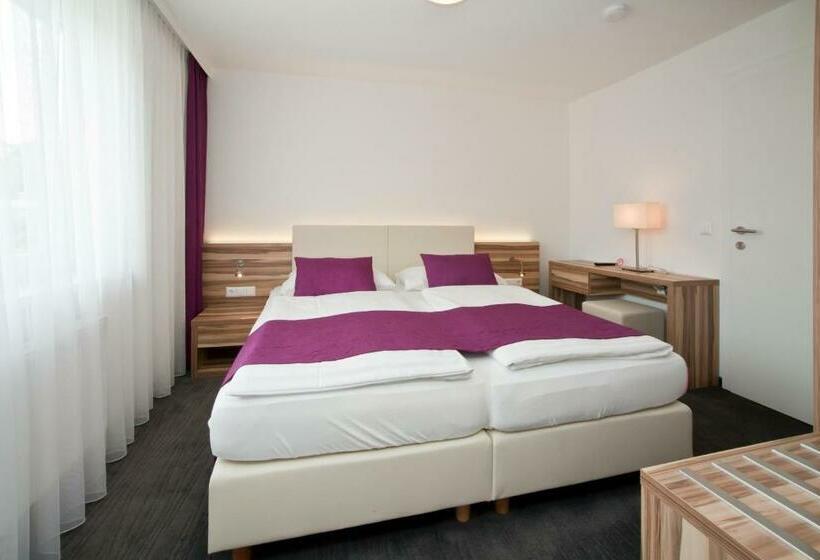 패밀리 룸, Happy Lake By Thomas Strugger