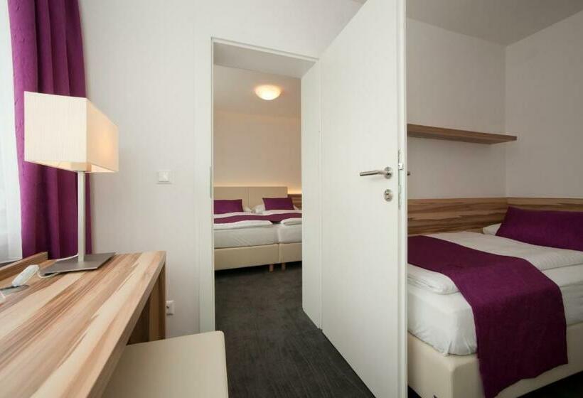 패밀리 룸, Happy Lake By Thomas Strugger