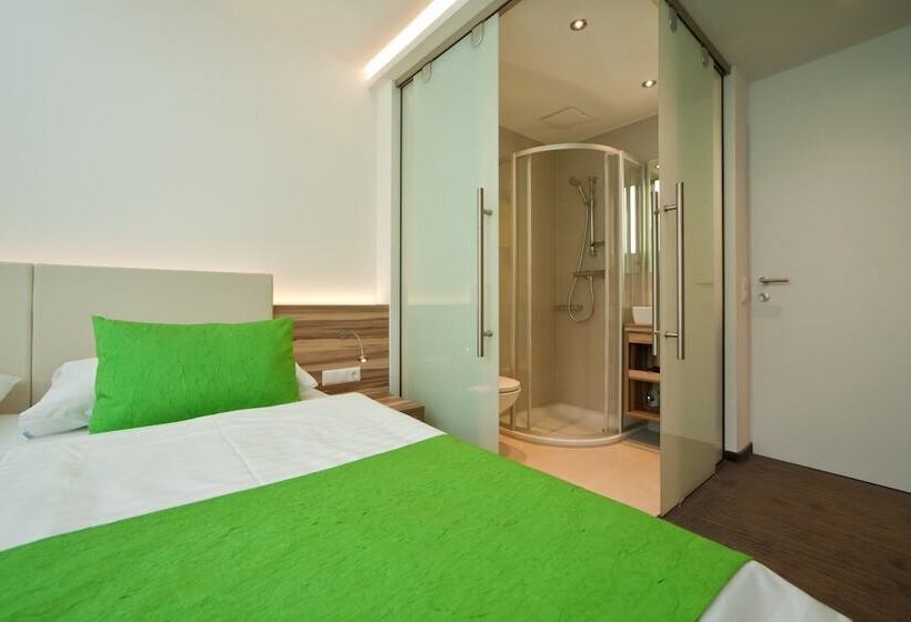 Номер Стандарт, Happy Lake By Thomas Strugger