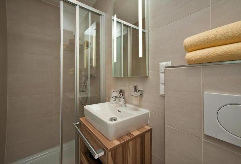 Семейный Номер, Happy Lake By Thomas Strugger