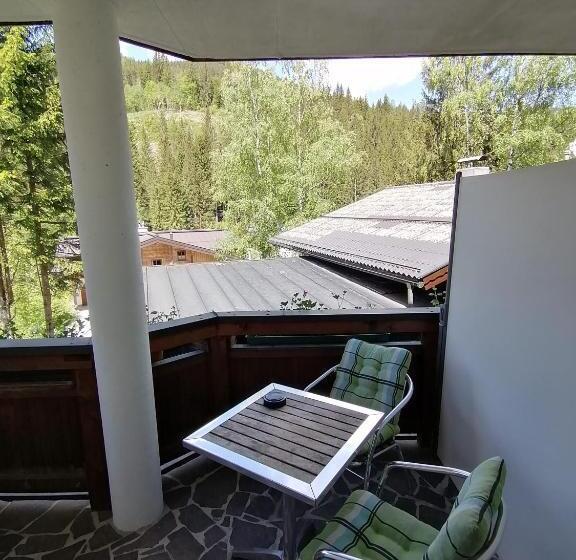 غرفة عائلية, Haus Bergliebe