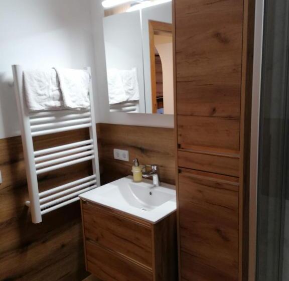 غرفة عائلية, Haus Bergliebe