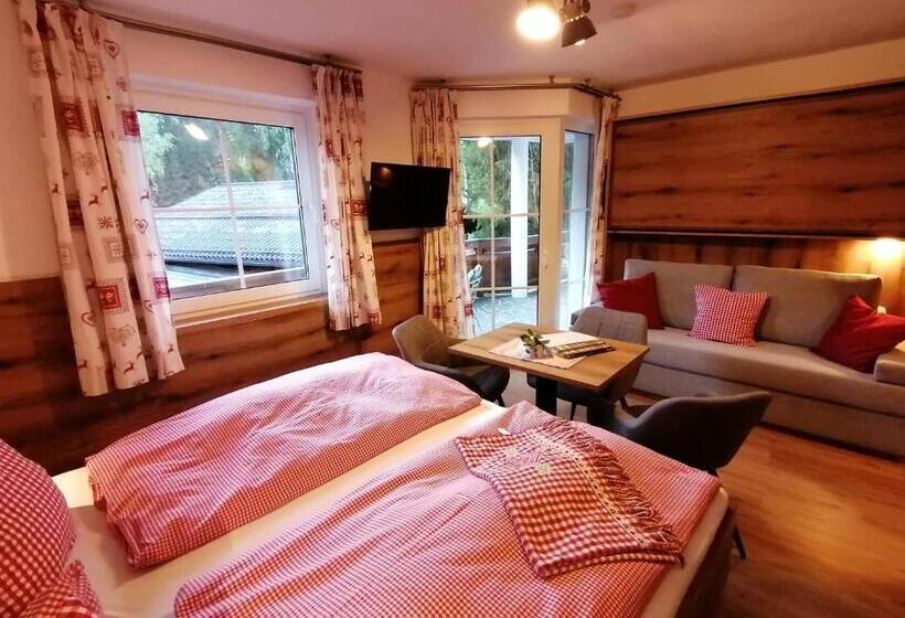 غرفة عائلية, Haus Bergliebe