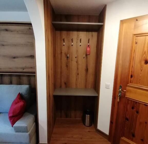 غرفة عائلية, Haus Bergliebe