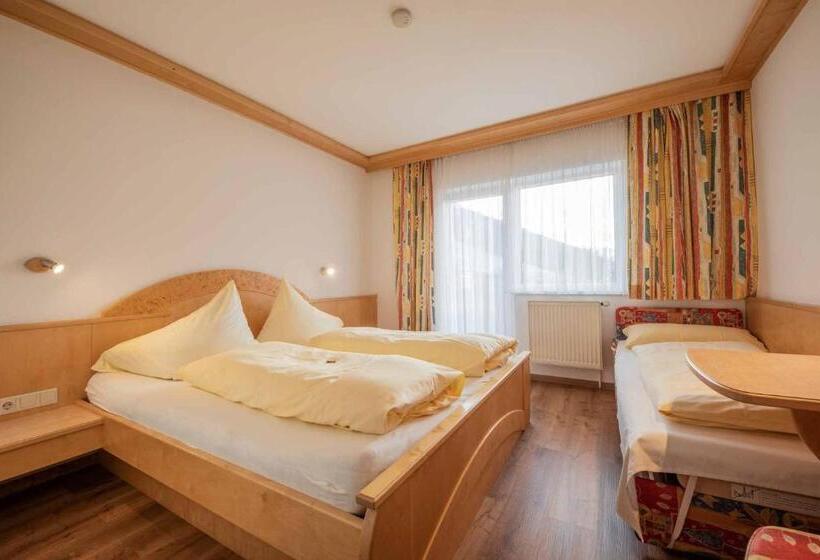 חדר סטנדרט לשלושה, Haus Hubertus