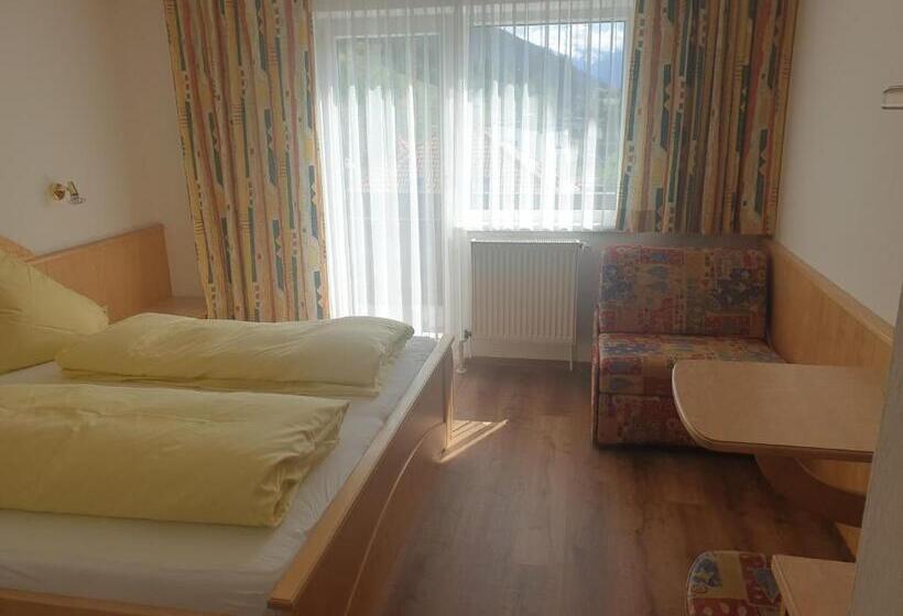 דירת שני חדרים, Haus Hubertus