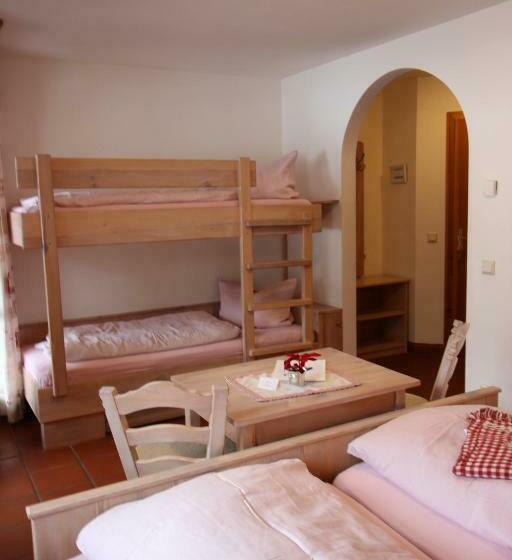 غرفة عائلية, Haus Bergliebe