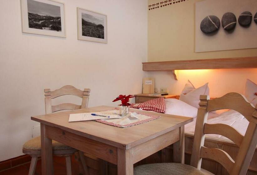 غرفة عائلية, Haus Bergliebe