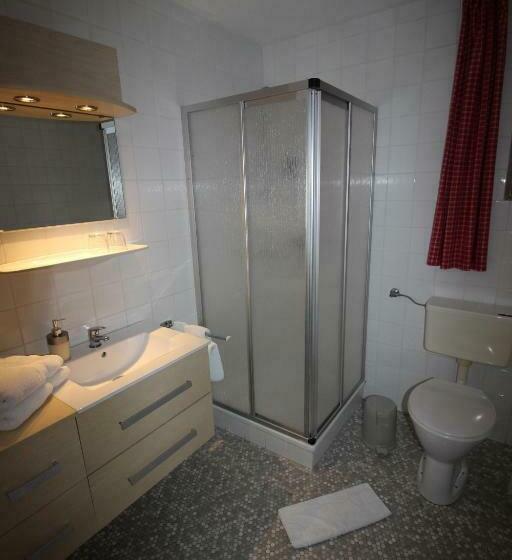 غرفة عائلية, Haus Bergliebe