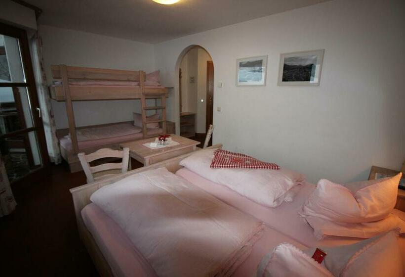 غرفة عائلية, Haus Bergliebe