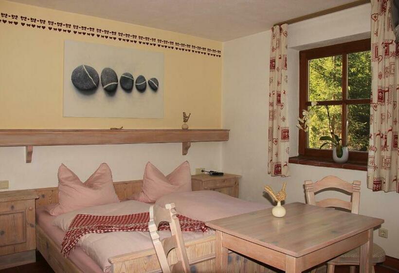 غرفة عائلية, Haus Bergliebe