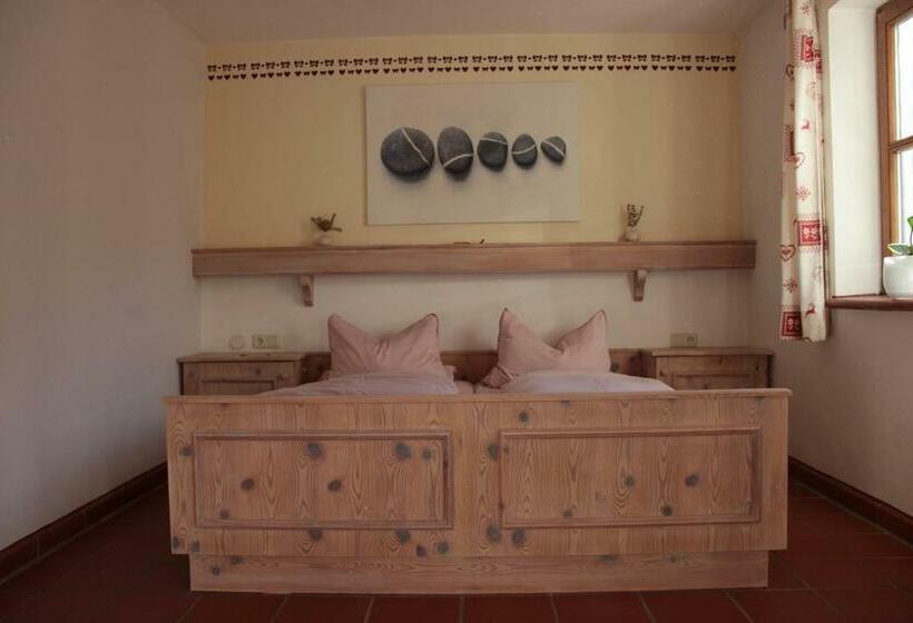 غرفة عائلية, Haus Bergliebe