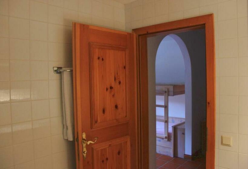 غرفة عائلية, Haus Bergliebe