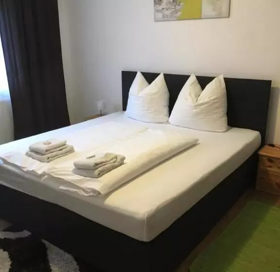 Huoneisto 2 Makuuhuonetta, Pension Sunnseitn   Gasthof   Café   Weinkeller