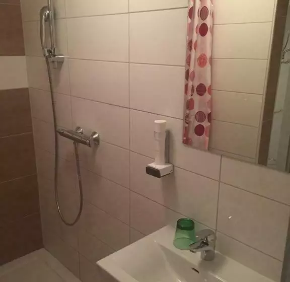 Standard Yhden Hengen Huone, Pension Sunnseitn   Gasthof   Café   Weinkeller
