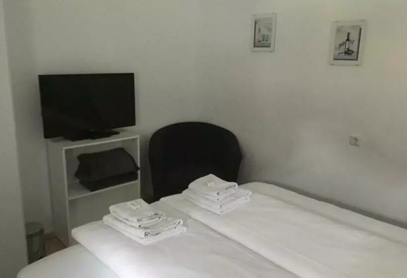 Huoneisto 2 Makuuhuonetta, Pension Sunnseitn   Gasthof   Café   Weinkeller