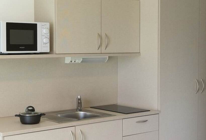 标准工作室, Smart Motel