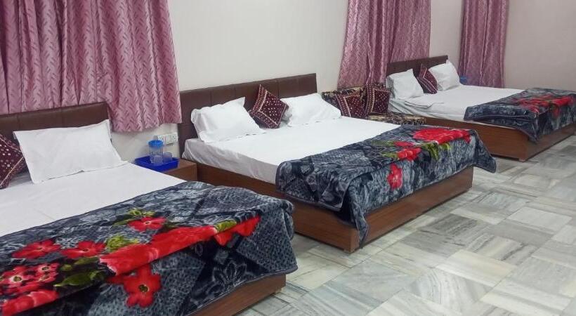 ファミリールーム, Aashirwad Residency