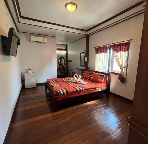 Номер Deluxe, โรงแรมจันทร์แดง