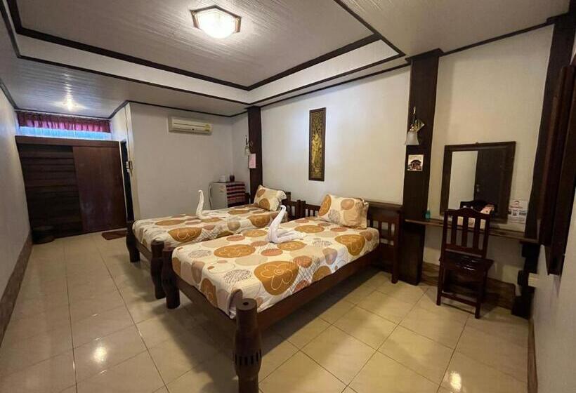 Номер Deluxe, โรงแรมจันทร์แดง