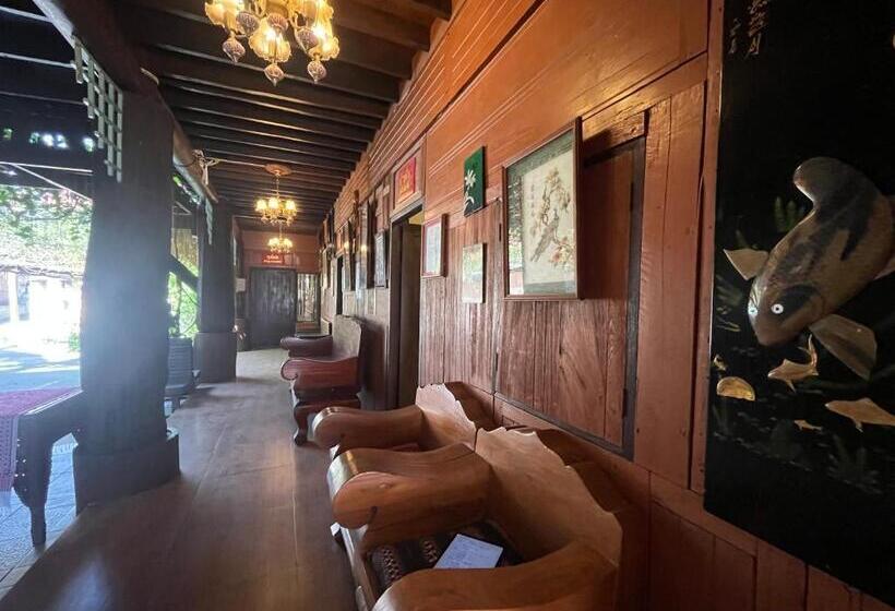 Quarto Familiar Deluxe, โรงแรมจันทร์แดง