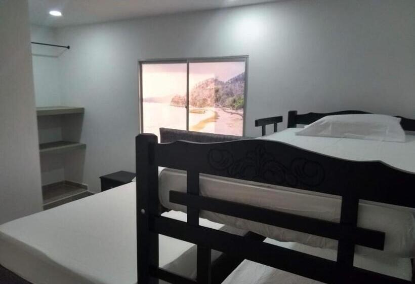 Quarto Quadruplo Premium, J.r