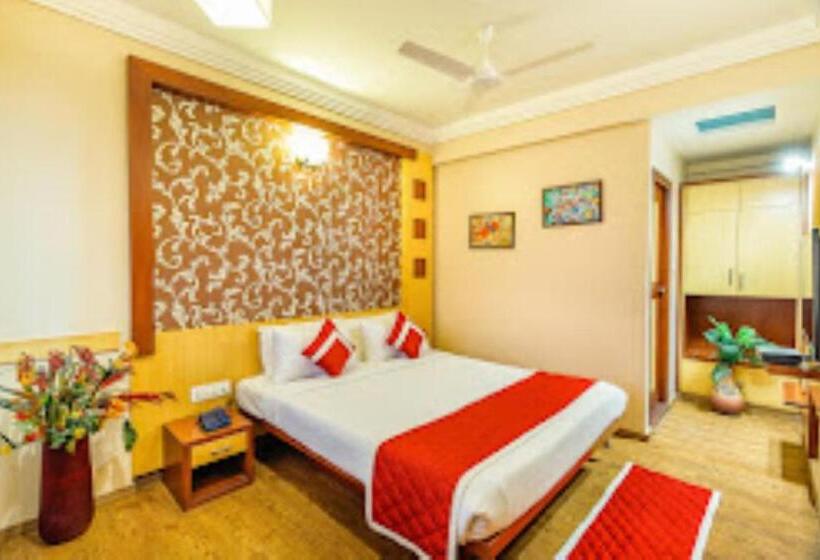 Quarto deluxe, Octave Kanthi Comforts, Bengaluru