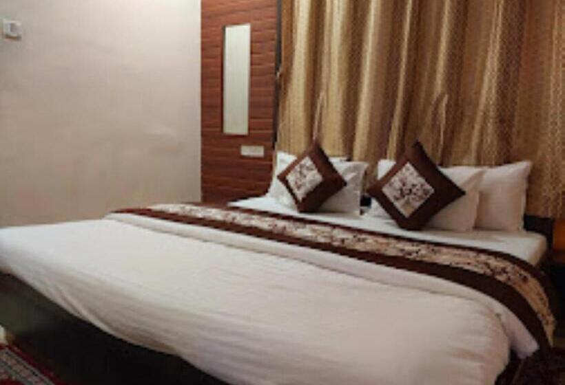Quarto Deluxe, Parth Inn, Wardha