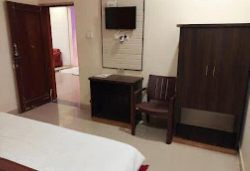 Quarto Deluxe, Parth Inn, Wardha