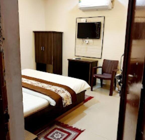 Quarto Deluxe, Parth Inn, Wardha