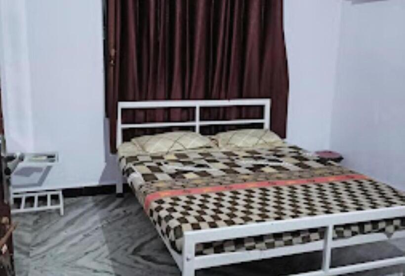 Quarto Familiar, Simon King Malvan