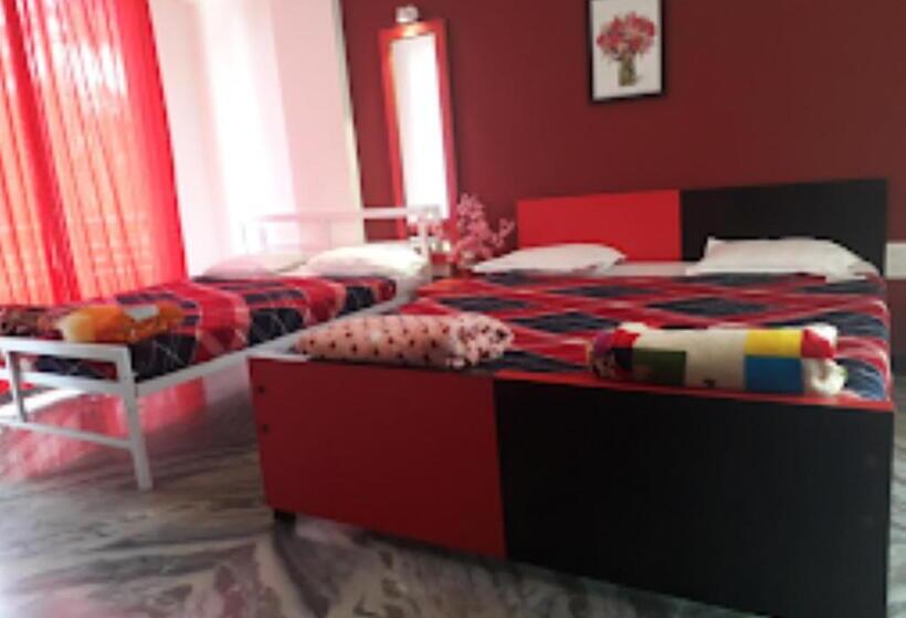 Quarto Familiar Deluxe, Simon King Malvan