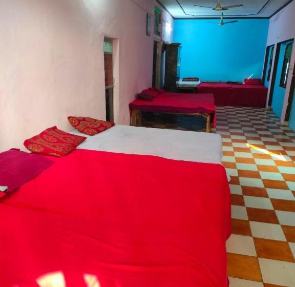 חדר סטנדרט לארבעה, Kanti Devi Seva Sadan