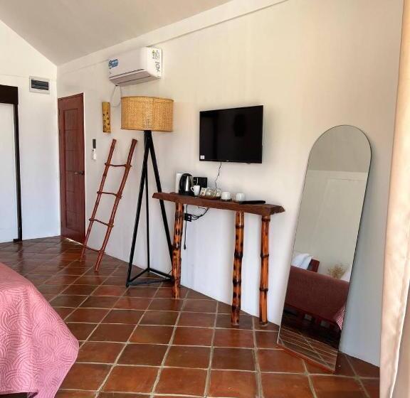 家庭间侧面带海景, Solimar Seaside Cabanas