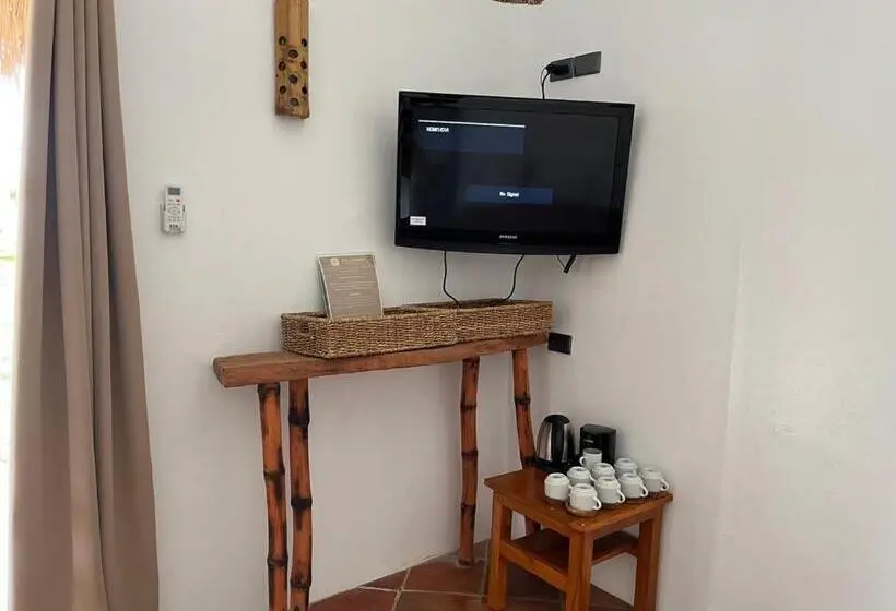 Standard Neljän Hengen Huone, Solimar Seaside Cabanas