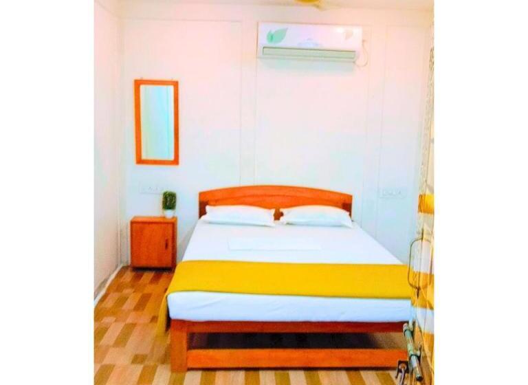 נוף לבריכה, Sulochana Resort