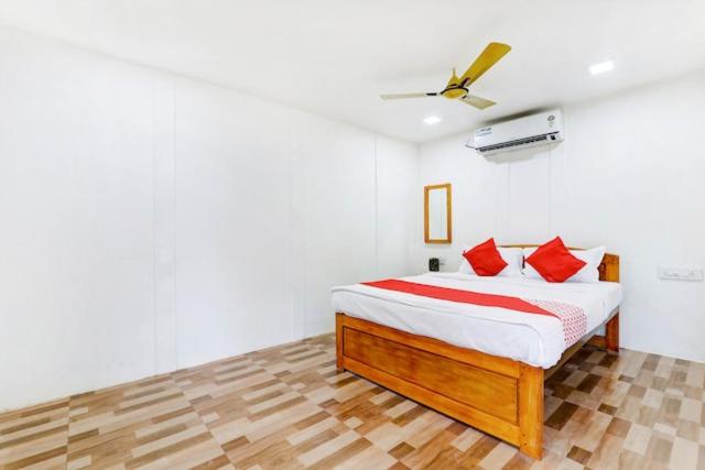 נוף לבריכה, Sulochana Resort