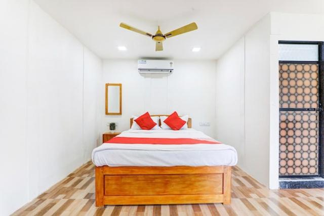 Полулюкс Вид на Бассейн, Sulochana Resort