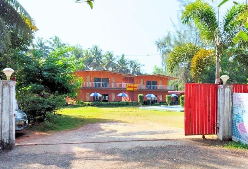 נוף לבריכה, Sulochana Resort