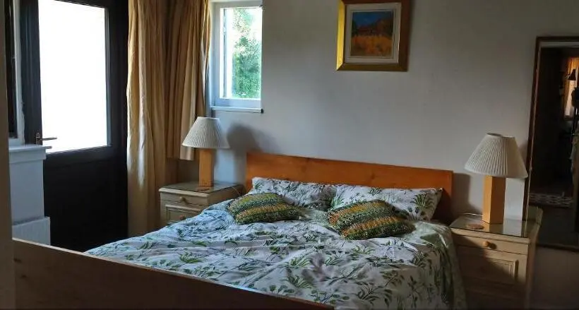 身障者適用キングサイズベッドルーム, Aquila Retreats