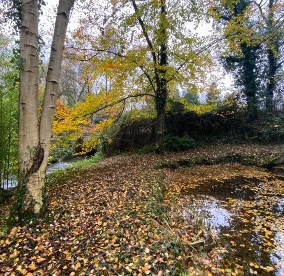 Perhehuone, Le Pont De Benneville