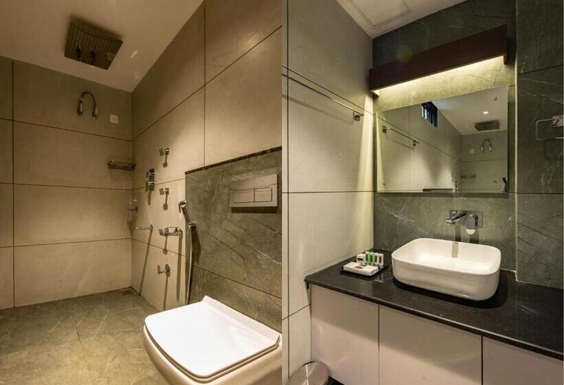 Люкс Премиум, Stay Bella Kozhikode
