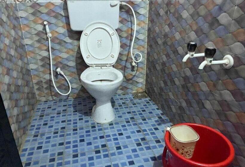 חדר סטנדרט לארבעה, Staymaker Naik Residency