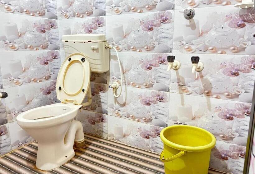 家庭间, Staymaker Naik Residency